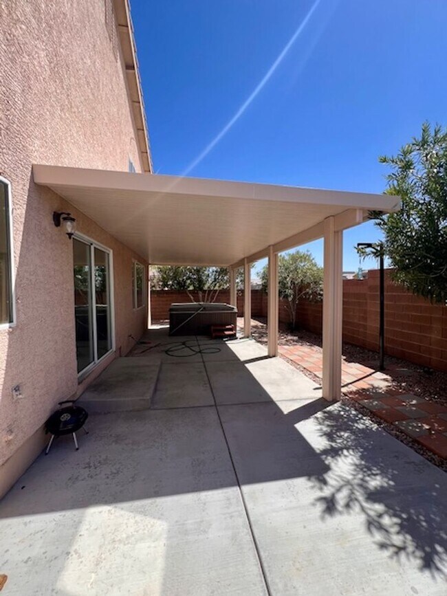 Building Photo - Cul-de-Sac Gated Community / Gated Communi...