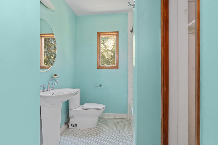 Building Photo - 3705 Fredonia Dr