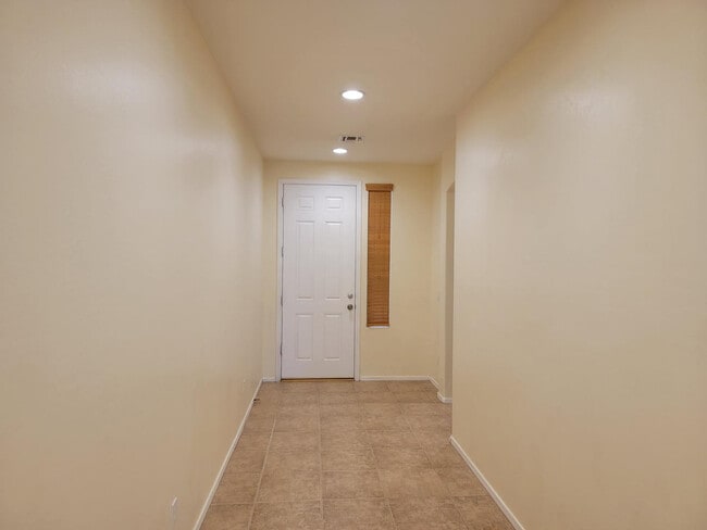 Building Photo - 3562 E Meadowview Dr