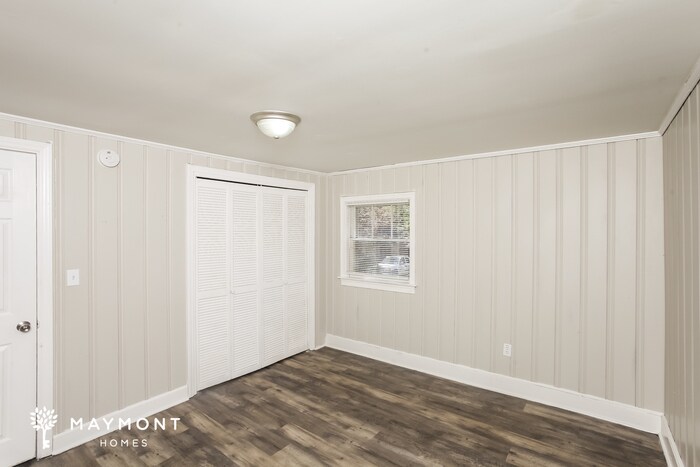 Building Photo - 1700 Inglewood Dr