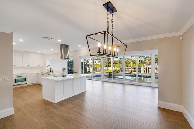 Building Photo - 2309 Desota Dr