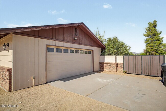 Building Photo - 16223 N 40th Pl