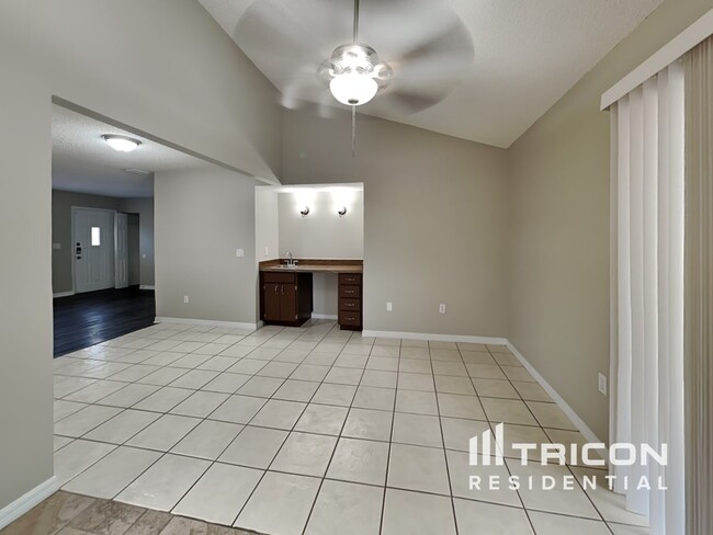 Building Photo - 111 Ravenway Dr