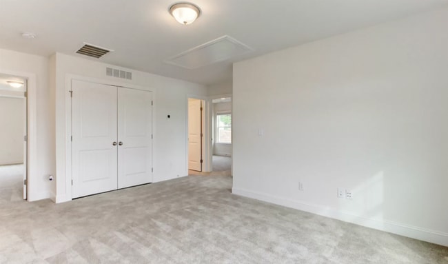 Building Photo - Available Now - Beautiful Open Floorplan 3...