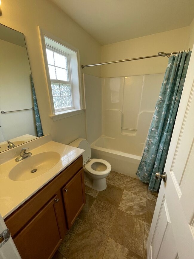 Building Photo - 3 Bedroom 3 Bath House In Mount Wolf