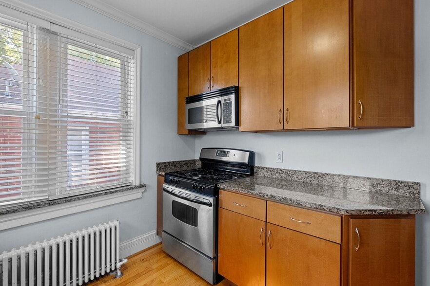 Building Photo - 7055 Dartmouth Ave