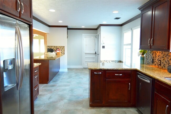 Building Photo - 14830 La Rana Dr