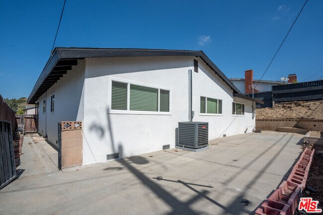 Building Photo - 1020 Larker Ave