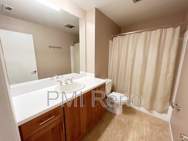 Building Photo - 1555 Foster Dr