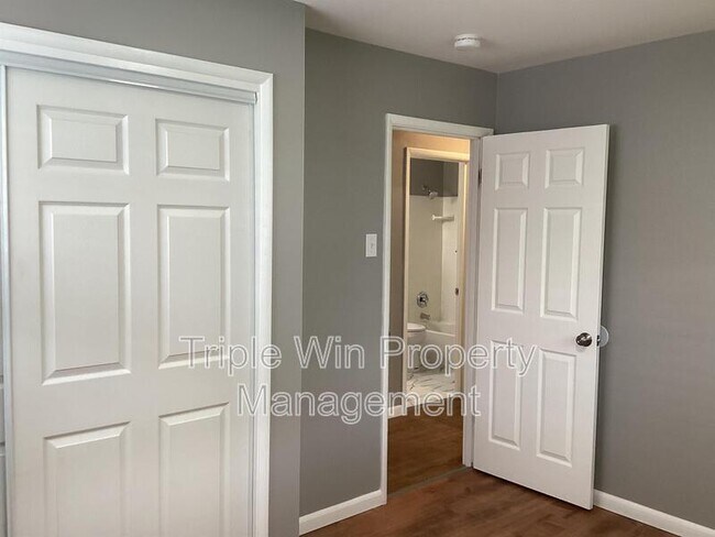 Building Photo - 563 Apex Dr