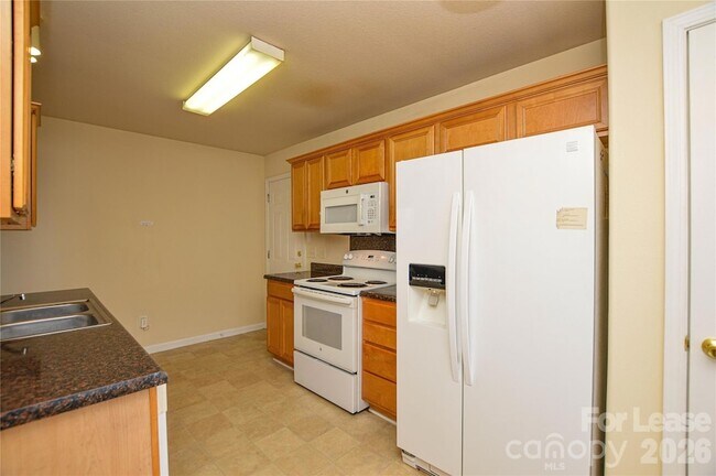 Building Photo - 8415 Spirea Ct