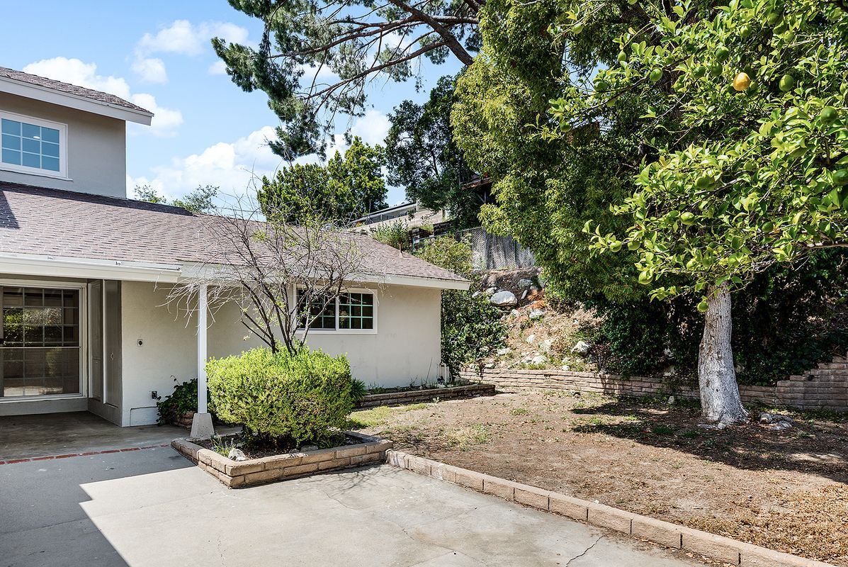 Building Photo - 3511 Paraiso Way