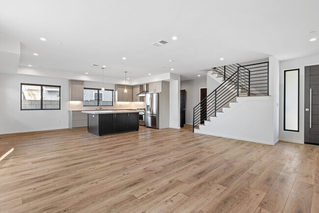 Building Photo - 15521 Patronella Ave