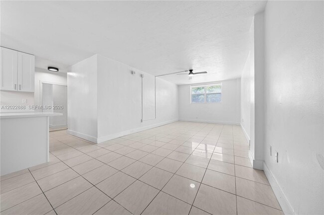 Building Photo - 1300 Lincoln Rd
