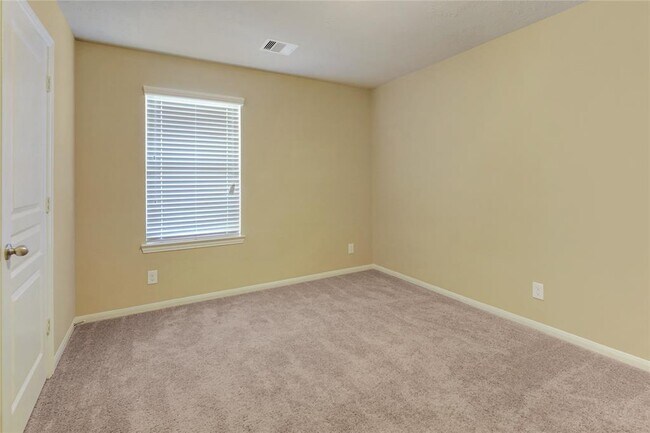 Building Photo - 6939 Hazelnut Ln