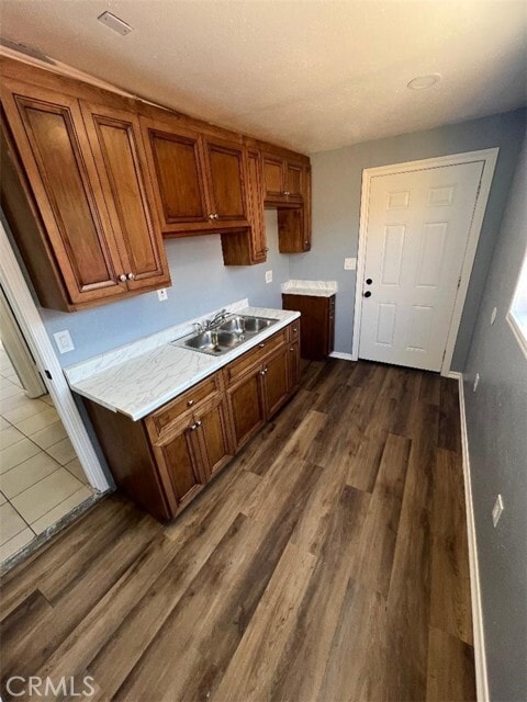 Building Photo - 2144 E Poppy St