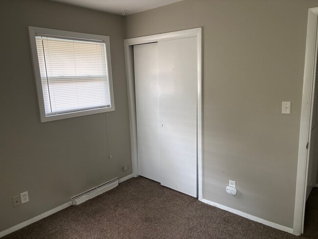 Building Photo - 3 Bedroom, 1 Bathroom Rolling Acres Home F...
