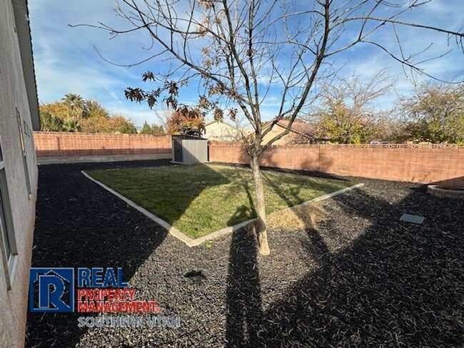 Building Photo - Single Leve Home Near Pine View