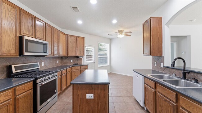 Building Photo - 9954 Knob Hollow Way