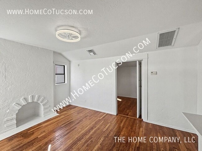 Building Photo - 713 N Erin Ave