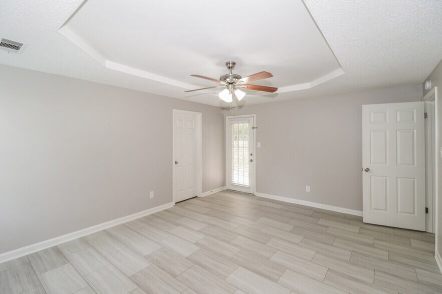 Building Photo - 4879 Baywood Dr