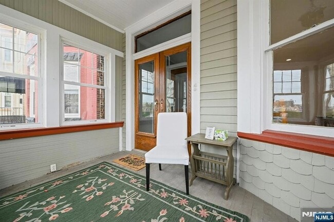 Building Photo - 158 Edgar St