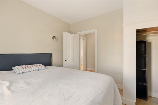 Building Photo - 8 Carey St