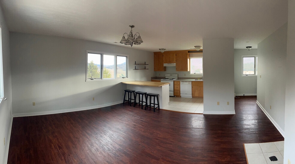 Panoramic photo of living area (to show layout, note distortion due to panoramic setting). - 2353 Lusters Gate Rd