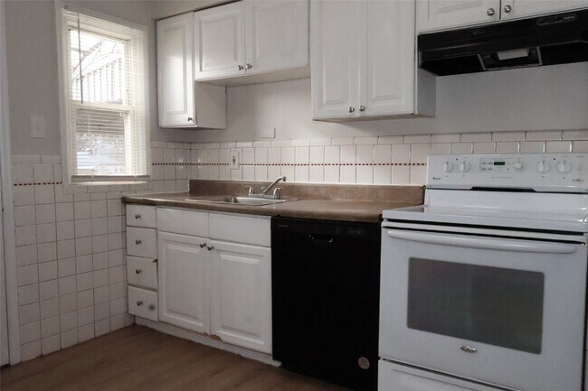 Building Photo - 10131 Cabot Dr