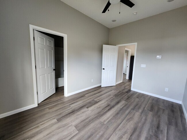 Building Photo - Spacious 3-Bedroom, 2-Bathroom Home AVAILABLE NOW!!