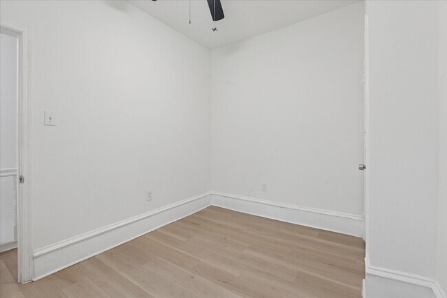 Building Photo - 2054 W Glenwood Ave