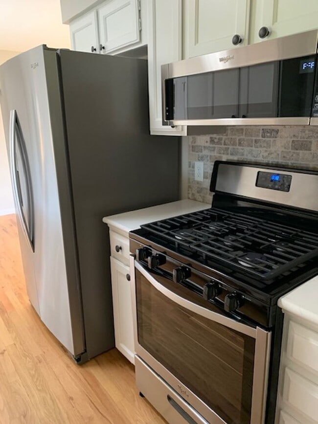 Building Photo - Beautiful 4 Bedroom Quad Level Located in Buffalo Ridge!!!!