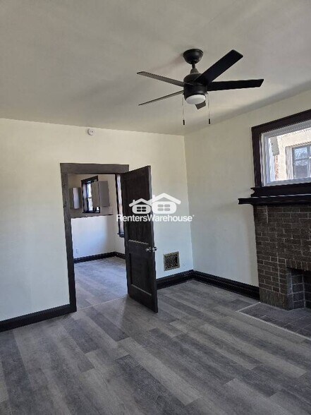 Building Photo - 5068 W. Florissant Ave 2nd Floor