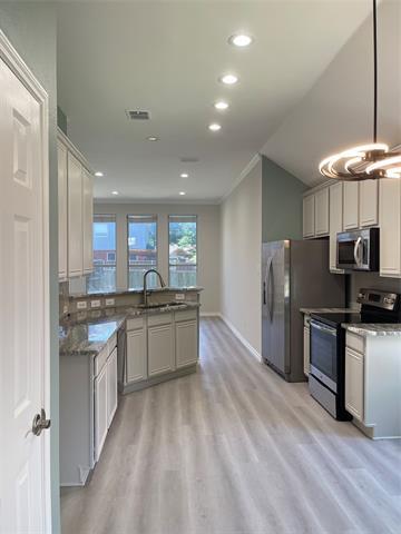 Building Photo - 9517 Thorncliff Dr