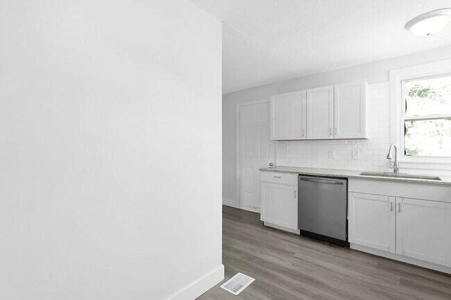 Building Photo - 886-888 Derrer Rd