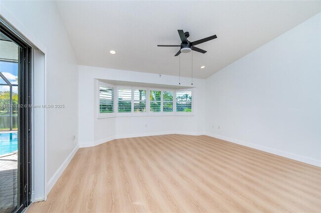 Building Photo - 721 NW 193rd Ave