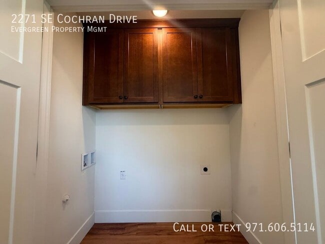 Building Photo - 2271 SE Cochran Dr