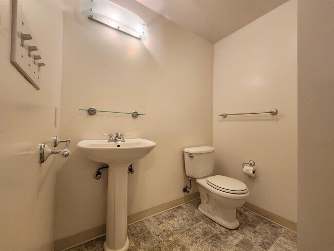 Building Photo - Charming Single Family Home in Downtown Palo Alto Available Now!