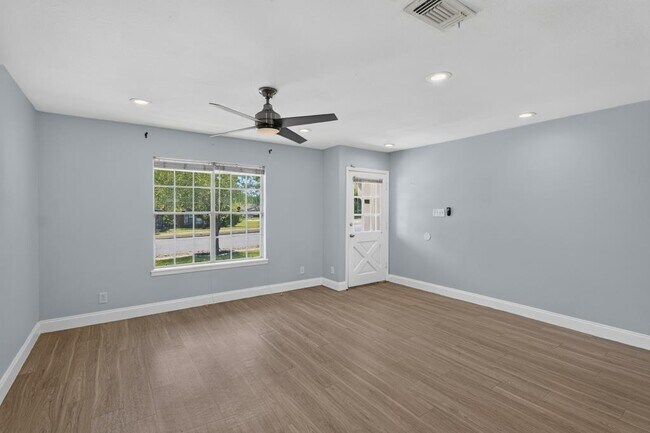 Building Photo - 8602 Colonial Dr