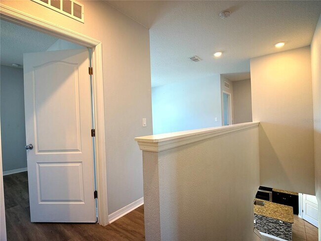 Building Photo - 389 Tanglewood Dr