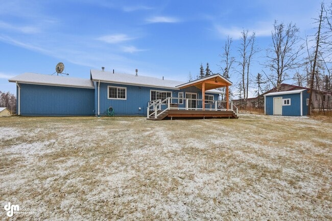 Building Photo - 3 BEDROOM | 2 BATHROOM | 2 CAR GARAGE