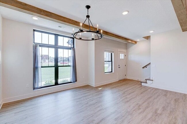 Building Photo - Charming 3-Bed Townhome in Prairie Trail