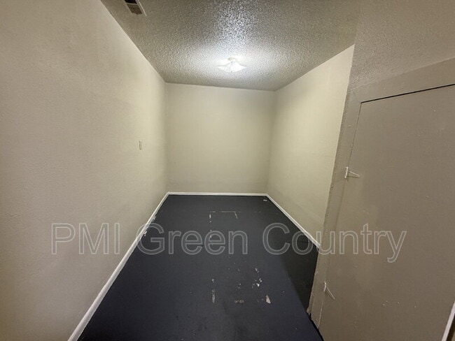 Building Photo - 3741 N Garrison Ave