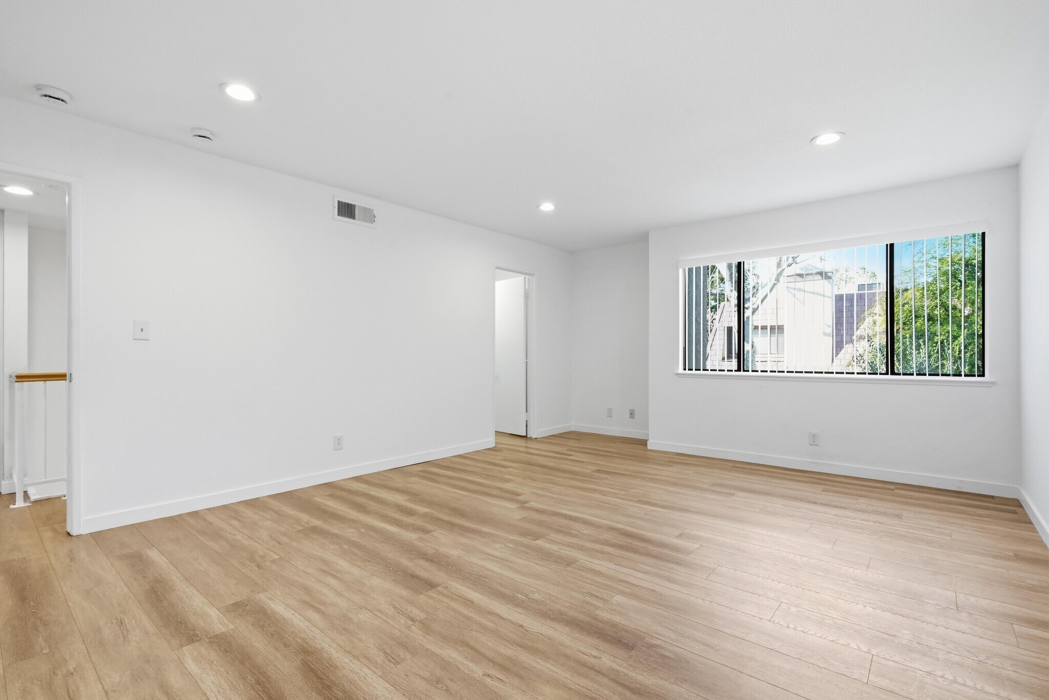 Building Photo - 9000 Vanalden Ave