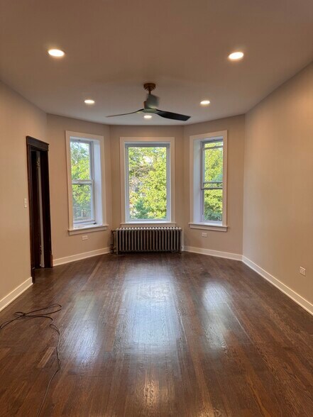 Building Photo - 2944 N Springfield Ave