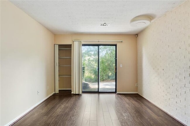 Building Photo - 76 Sandalwood Cir