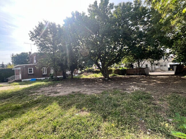 Building Photo - 838 Smith St