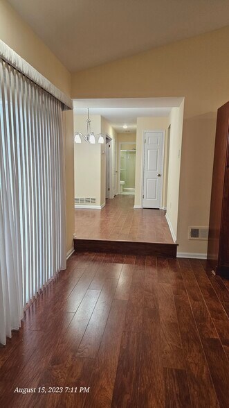 Building Photo - 451 Redbud Ct