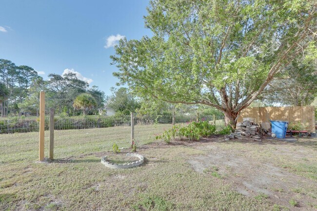 Building Photo - 16975 83rd Pl N