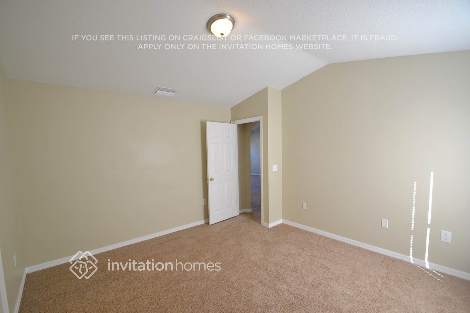 Building Photo - 3074 Mapleshade St